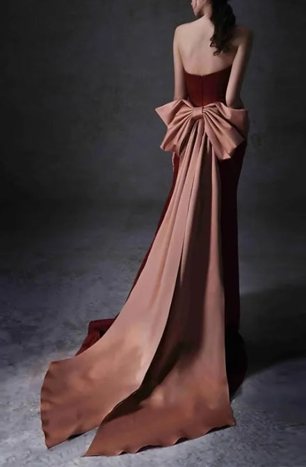 Vestido de noche de fiesta de satén con sirena y corsé sin tirantes con lazo y serpentina